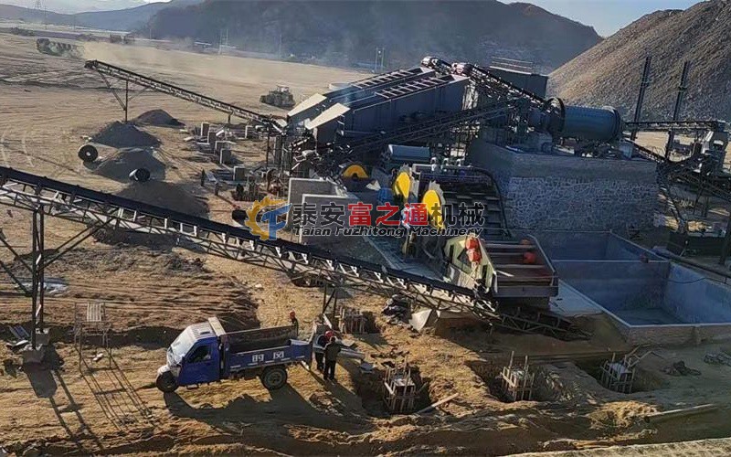 河北保定某礦山企業制砂生產線工作現場圖